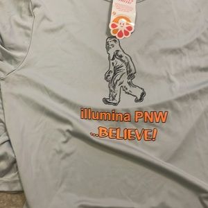 Men’s Sports tek medium long sleeved shirt 💯 % polyester